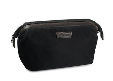 China Easy Carrying Mens Toiletry Bag 600D Polyester Material Simple Design Big Capacity supplier